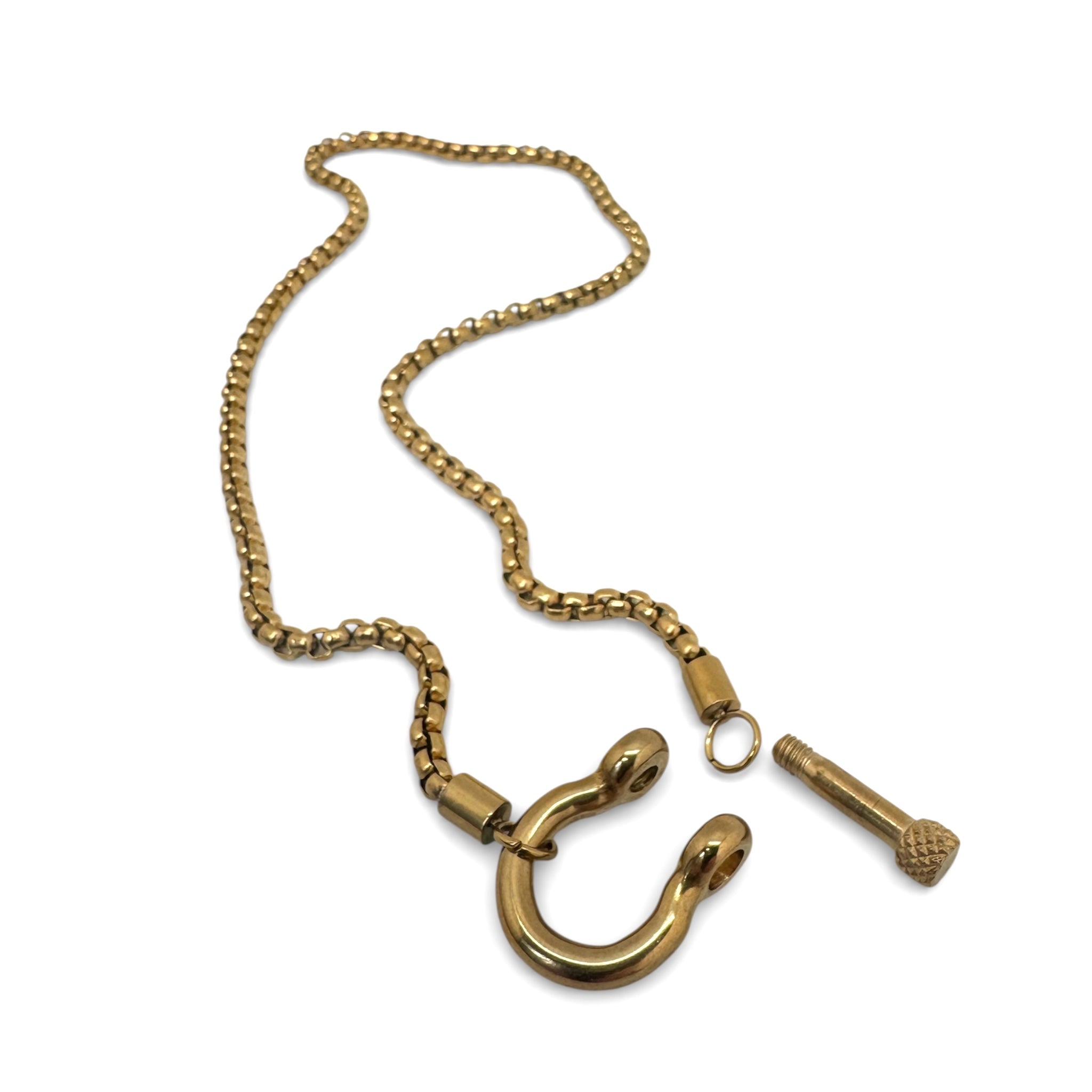BENNETT TOGGLE NECKLACE