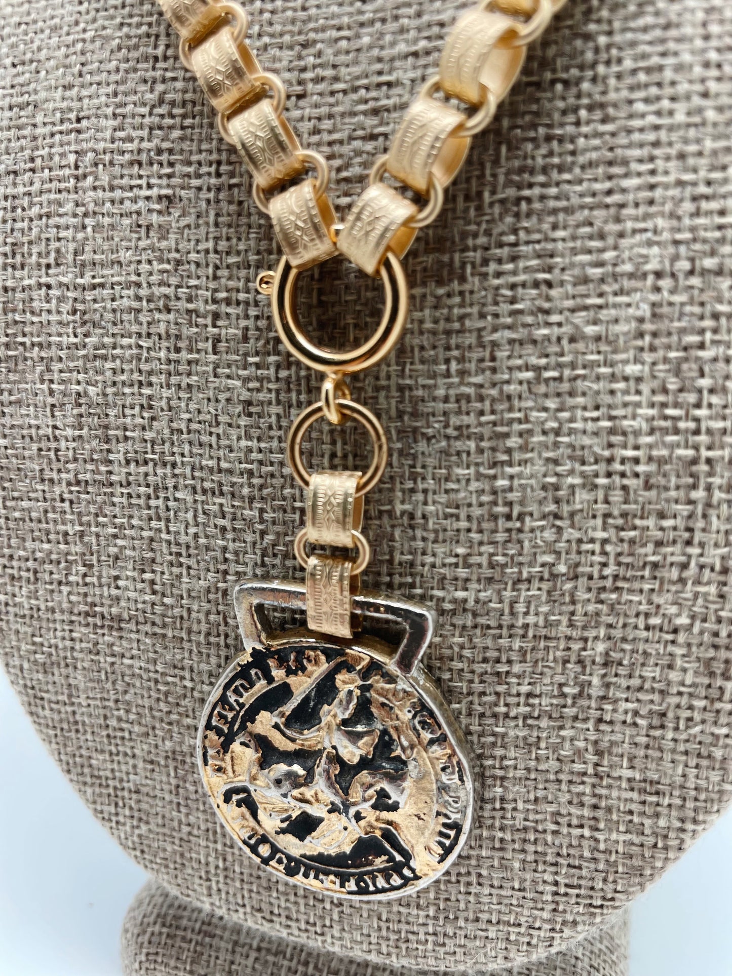LINDY NECKLACE