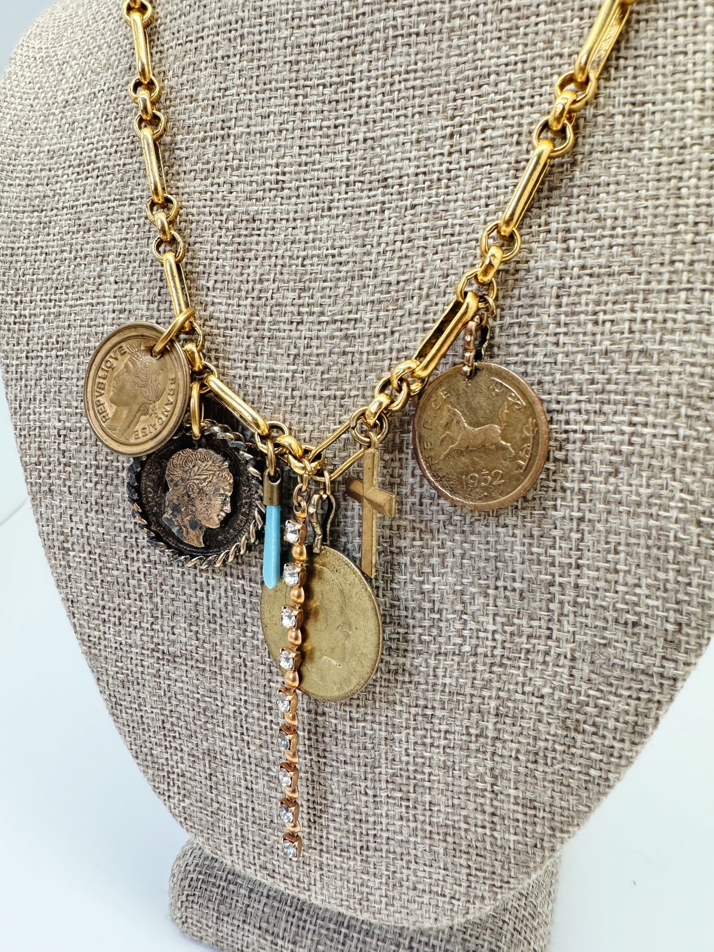 LUCY NECKLACE