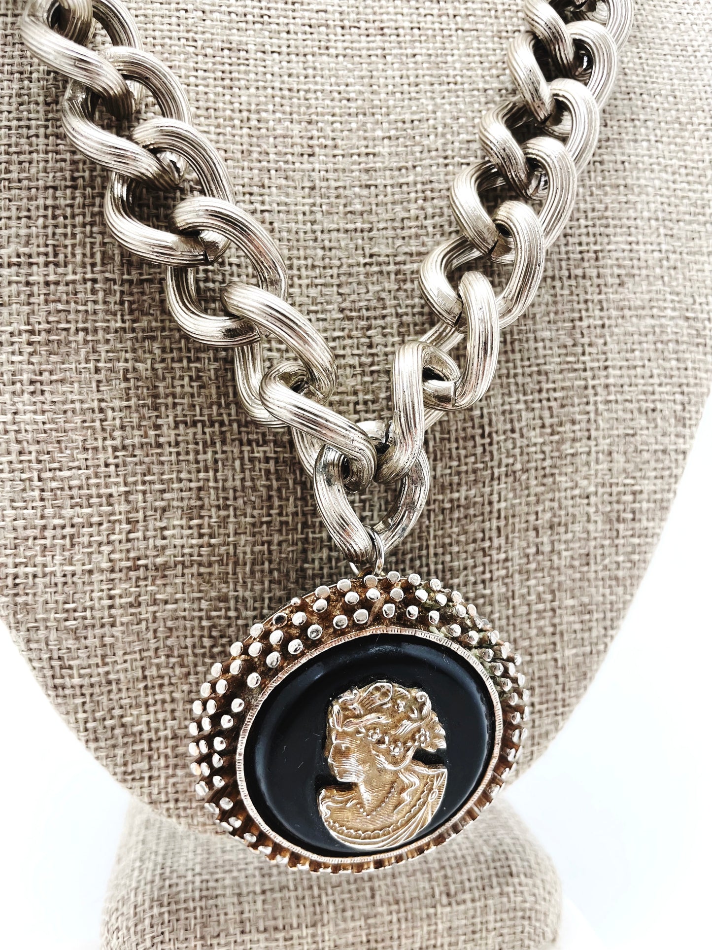 NADIA NECKLACE