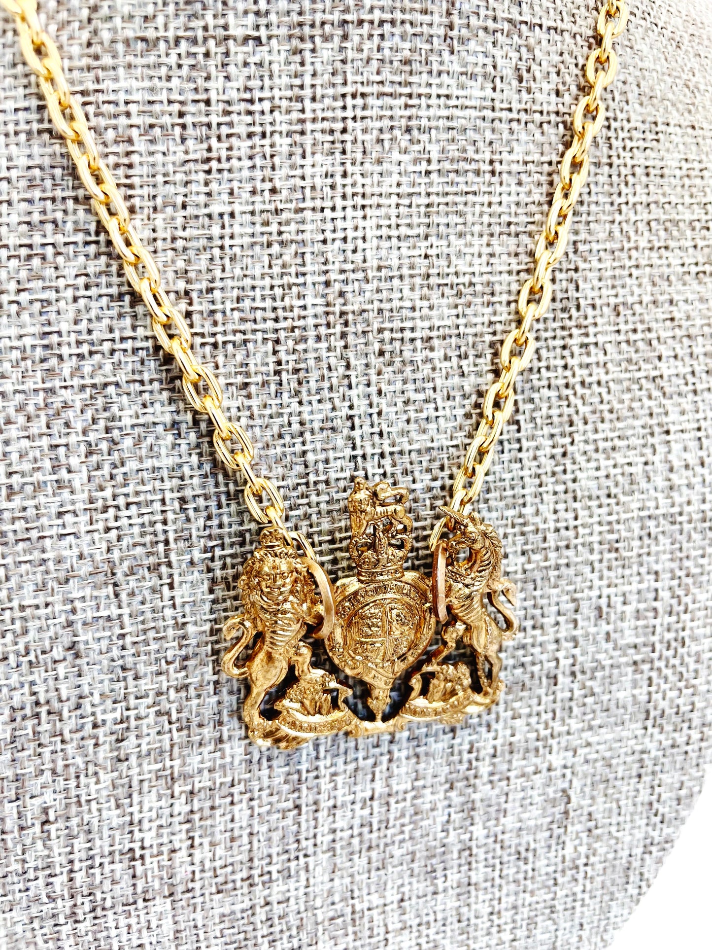 GOLDEN LION CREST NECKLACE