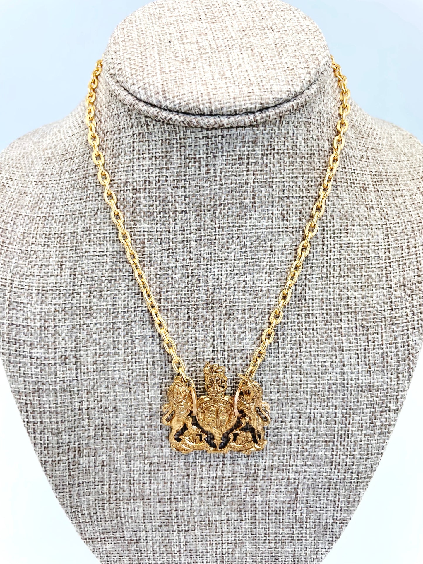 GOLDEN LION CREST NECKLACE