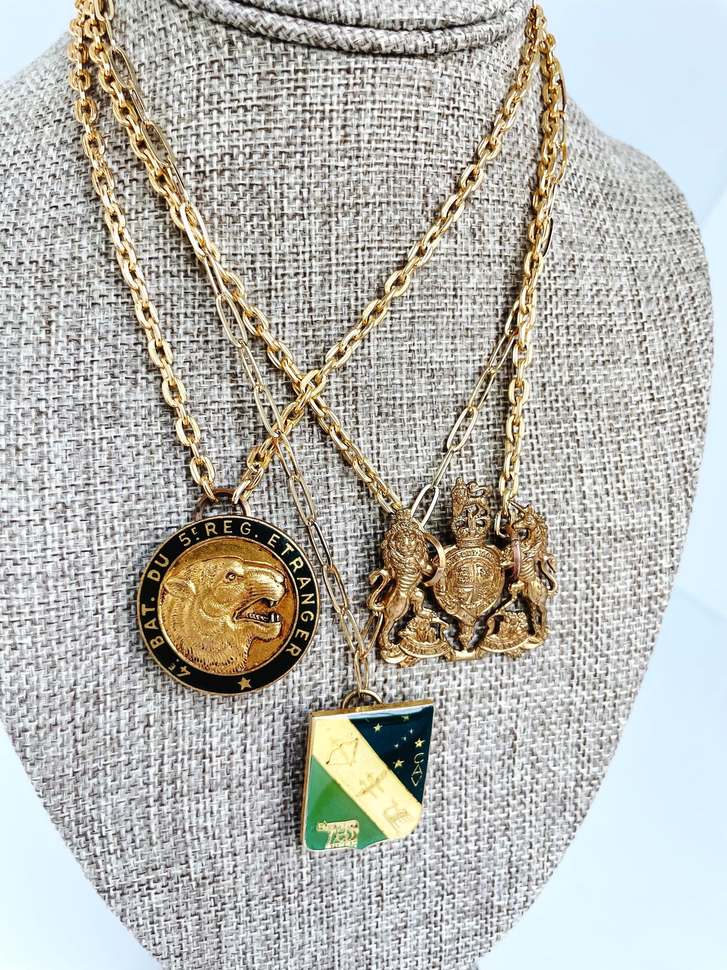 GOLDEN LION CREST NECKLACE