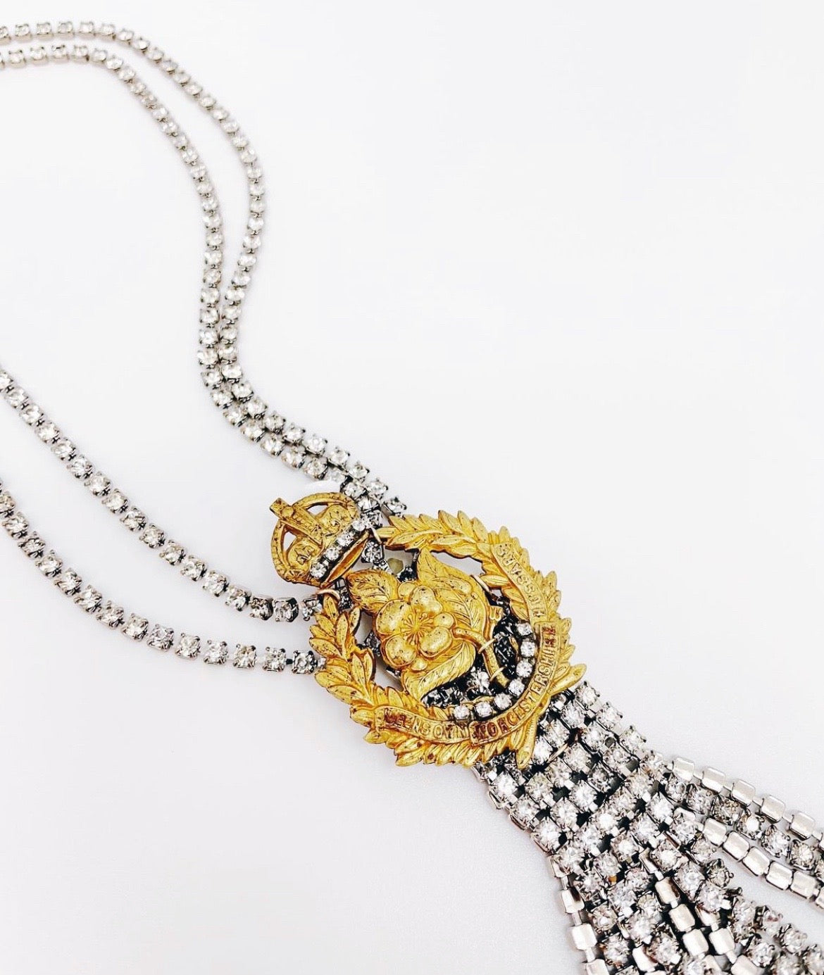 QUEEN'S COURT NECKLACE