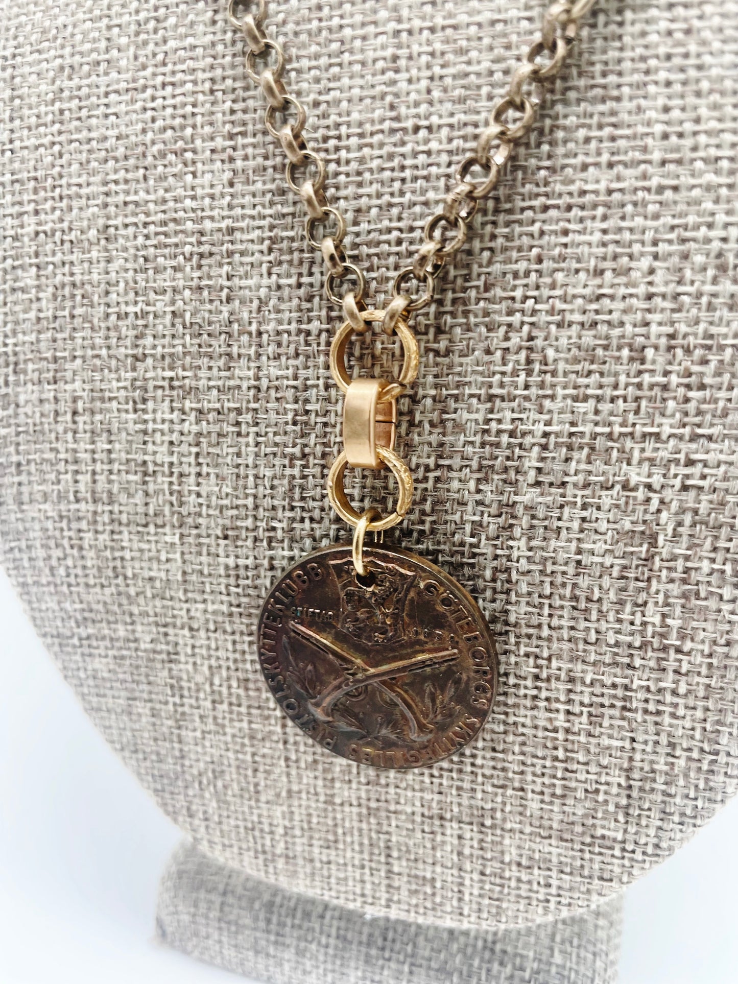 REBEL NECKLACE