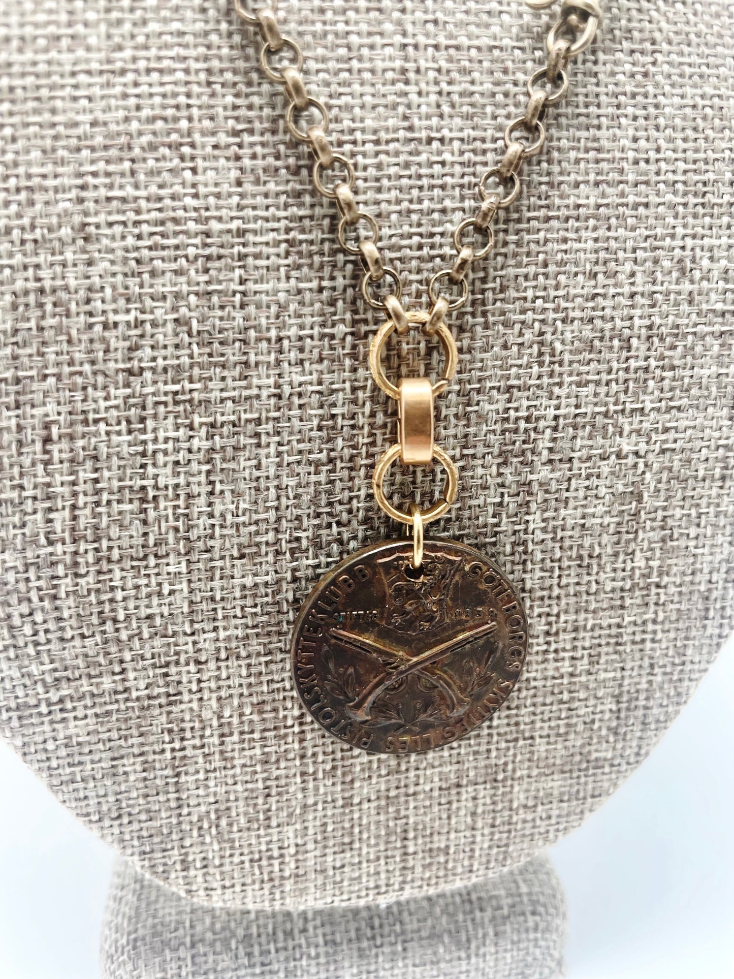 REBEL NECKLACE