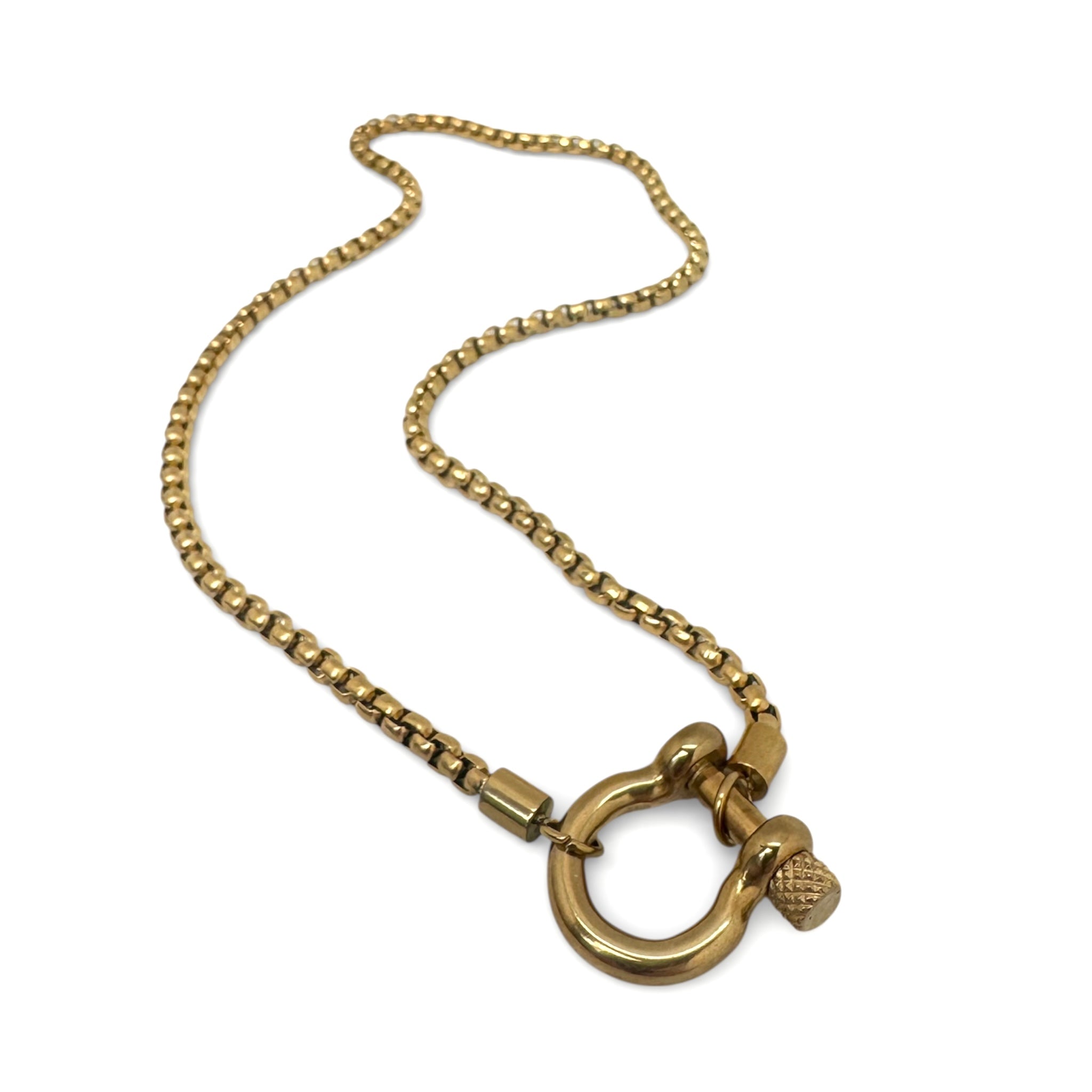 BENNETT TOGGLE NECKLACE