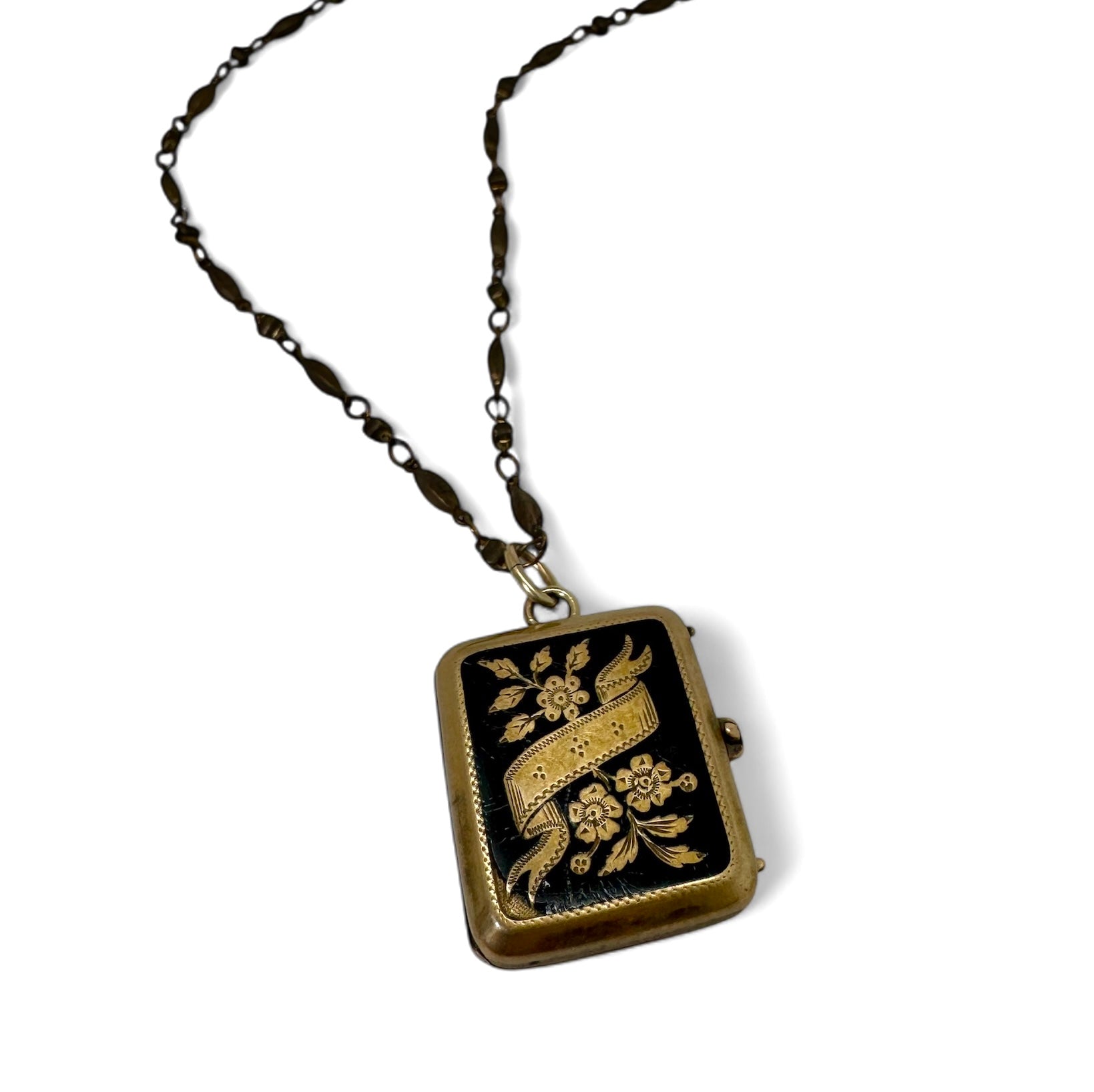 SUNDAY ROSE NECKLACE